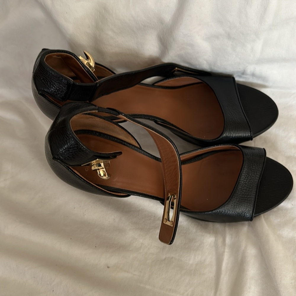 Shoes - Picture 2 of 9